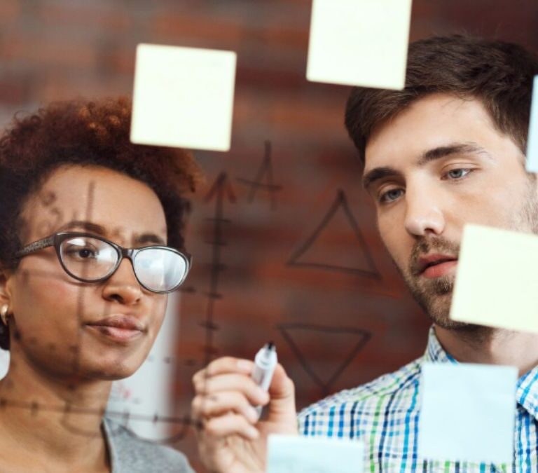 acoes-para-melhorar-a-comunicacao-interna-nas-empresas-hywork
