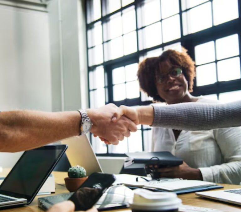 comunicacao-interna-unificada-para-empresas-escalaveis-hywork