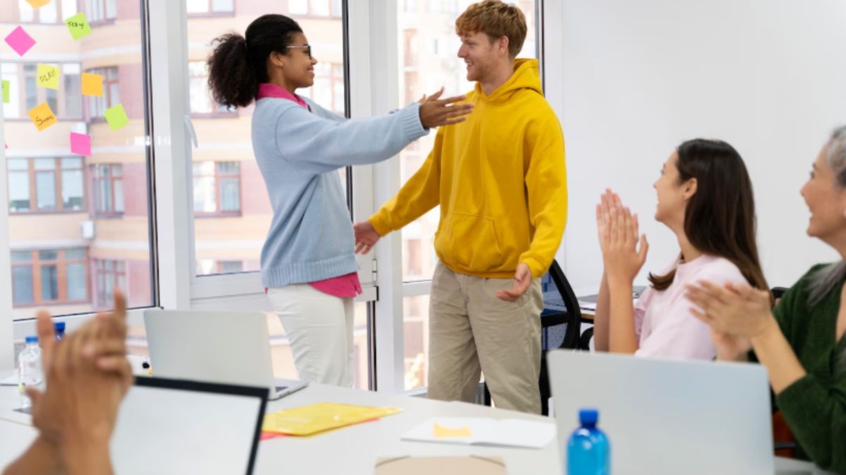 employee-morale-como-fortalecer-o-clima-e-a-motivacao-hywork