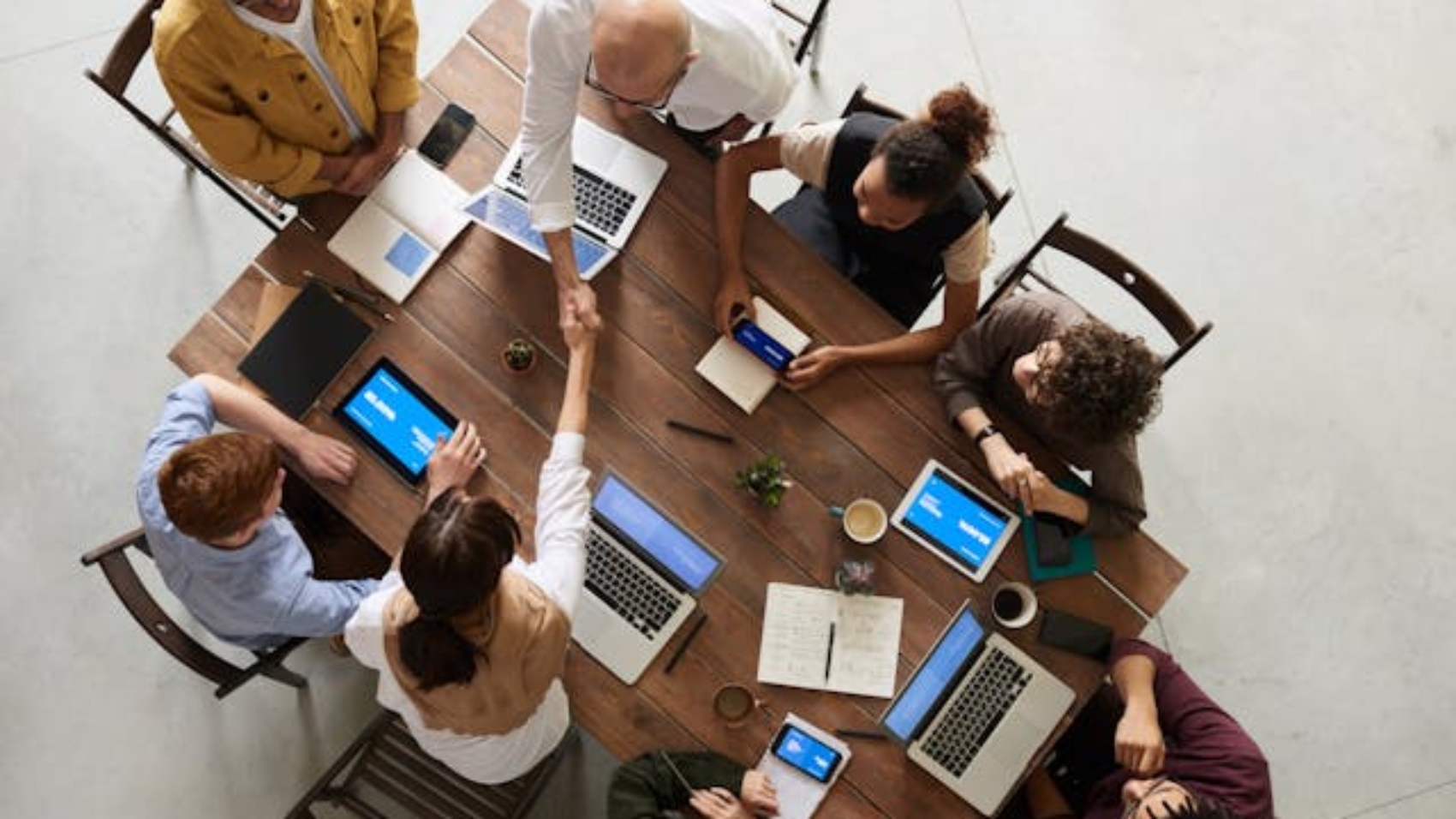 normas-internas-de-uma-empresa-para-que-servem-e-como-garantir-adesao-hywork