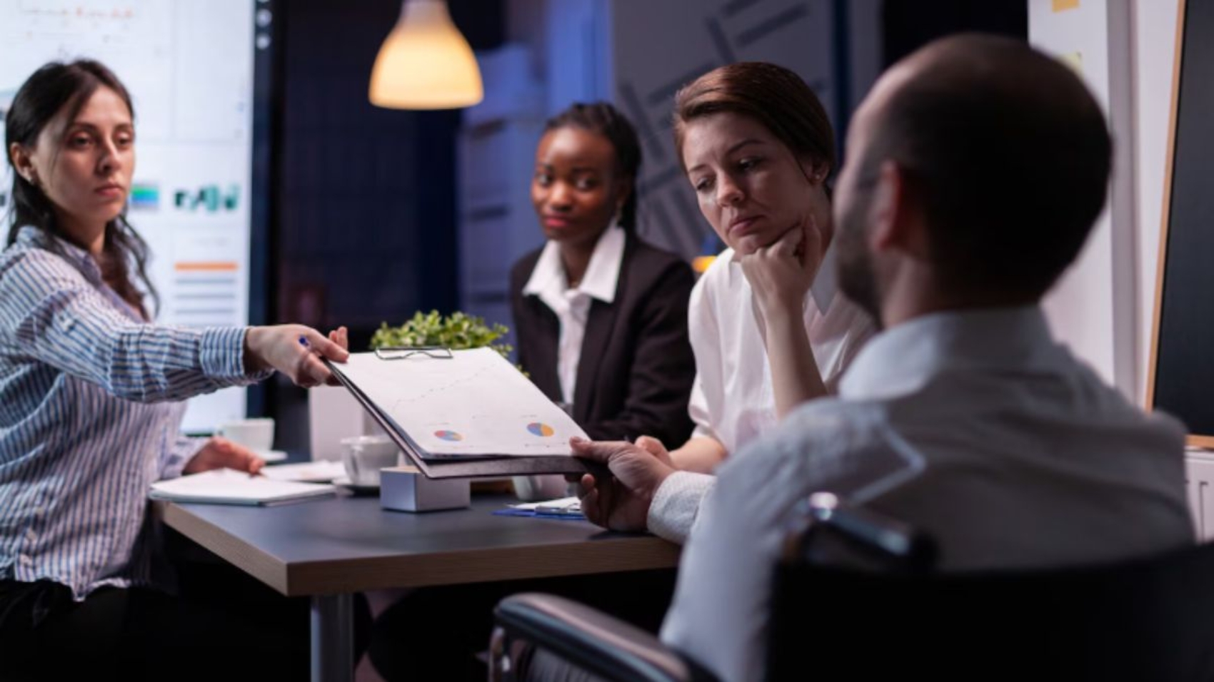 regras-de-compliance-principais-normas-e-como-aplica-las-no-ambiente-empresarial-hywork